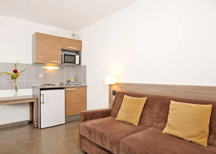 Sejours & Affaires מנוסק