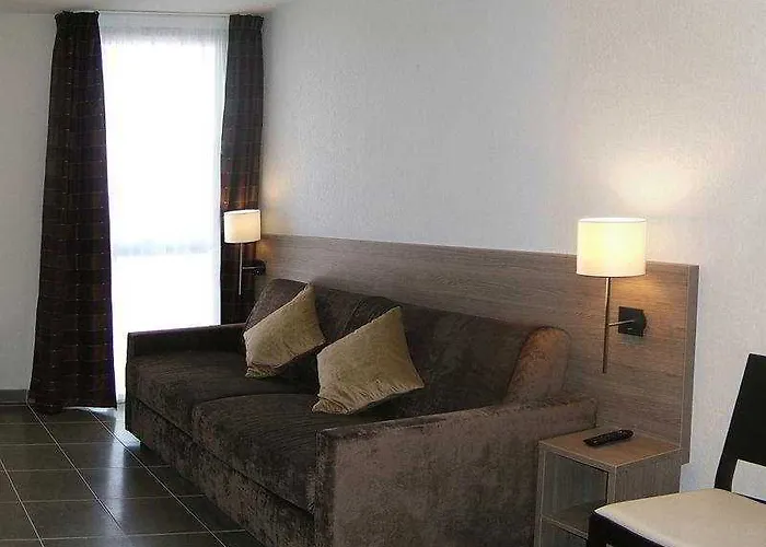 מלון דירות Sejours & Affaires מנוסק