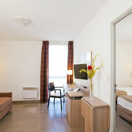 Sejours & Affaires 2* Manosque