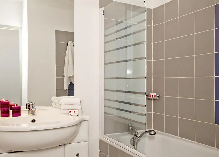 Sejours & Affaires 2* Manosque