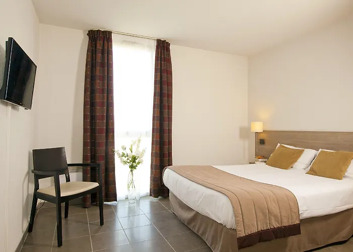 Sejours & Affaires 2* Manosque