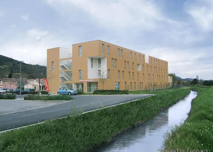 Sejours & Affaires Aparthotel 2*